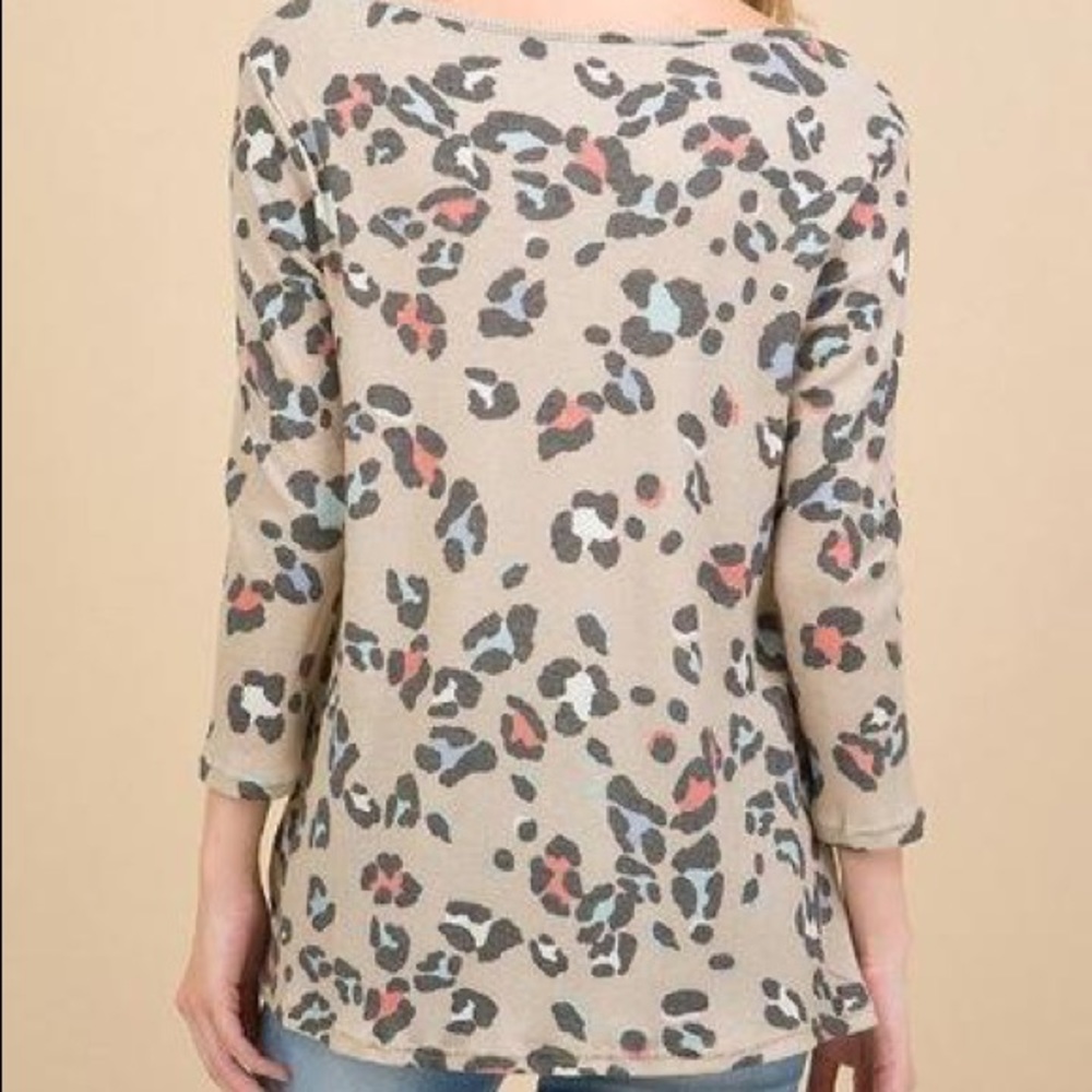 Leopard Knot Long Sleeve Top W Twist Front - Picture 3 of 3